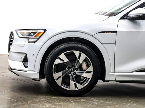 Used 2022 Audi e-tron Premium w/ Convenience Plus Package image 11
