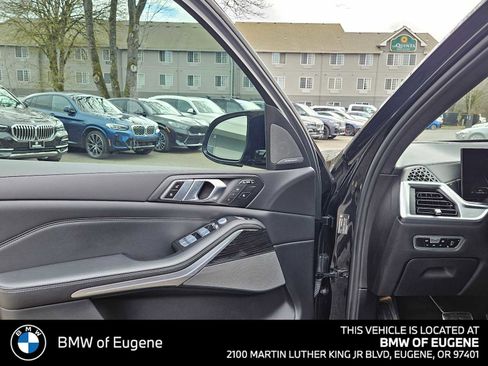 Used 2023 BMW X7 M60i w/ Climate Comfort Package AWD/4WD image 46