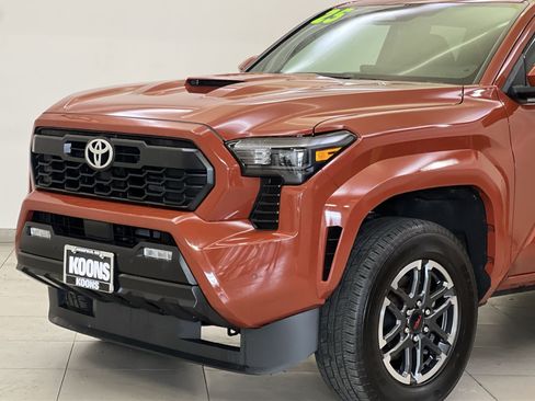 Used 2025 Toyota Tacoma TRD Sport w/ TRD Sport Upgrade Package AWD/4WD image 27