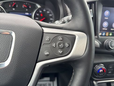 Used 2024 GMC Terrain SLT image 27