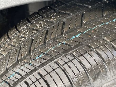 Used 2020 Nissan Kicks SR w/ Exterior Package image 27