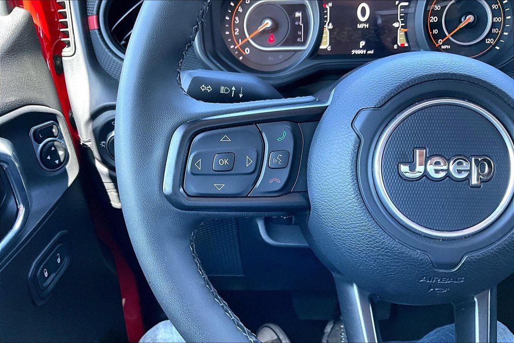 Certified 2025 Jeep Wrangler Unlimited Rubicon w/ Convenience Group AWD/4WD image 6