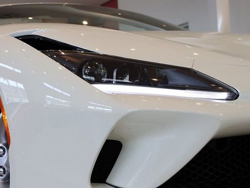 Certified 2022 Ferrari F8 Tributo image 16