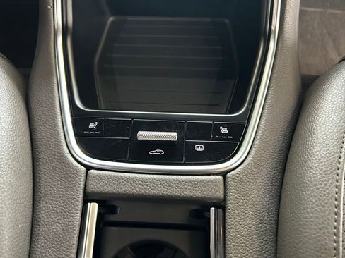 Used 2018 Porsche Panamera 4 AWD/4WD image 31