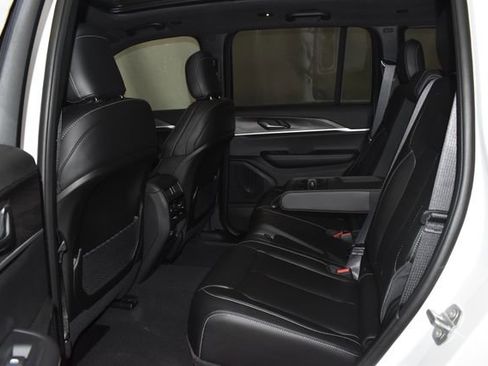 New 2025 Jeep Grand Cherokee Limited w/ Trailer Tow Package image 28