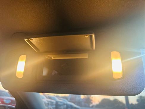 Used 2017 GMC Acadia SLE image 36