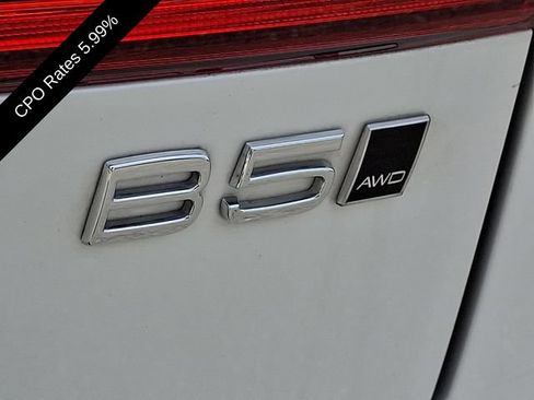 Certified 2025 Volvo XC60 B5 Plus w/ Protection Package Premier AWD/4WD image 32