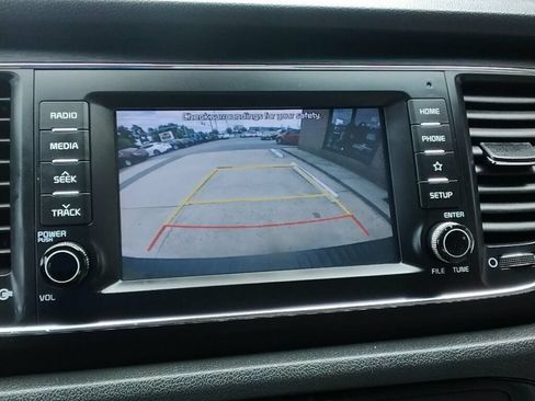 Used 2021 Kia Sedona LX FWD image 22