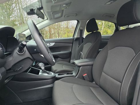 Used 2023 Kia Forte LXS image 12