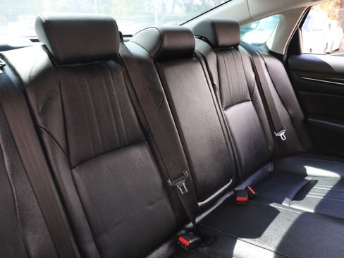 Used 2020 Honda Accord Touring image 17