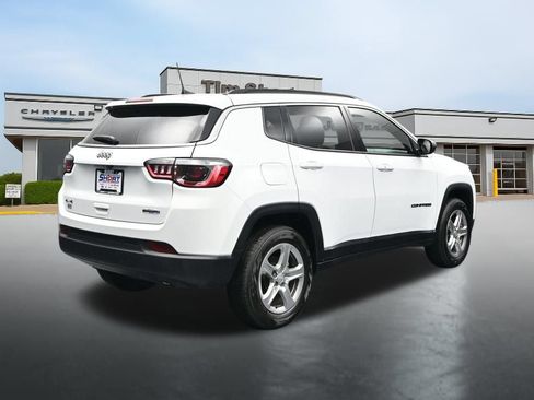 Used 2024 Jeep Compass Latitude AWD/4WD image 5
