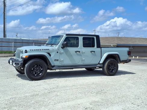 Used 2023 Jeep Gladiator Sport AWD/4WD image 15
