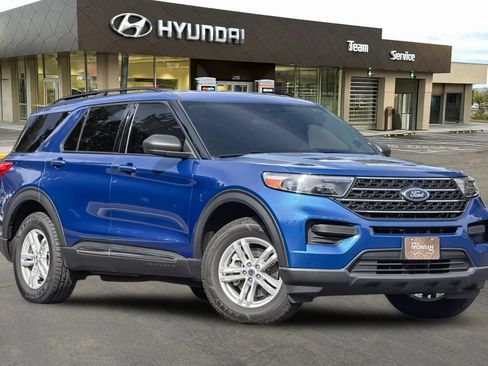Used 2023 Ford Explorer XLT AWD/4WD image 2