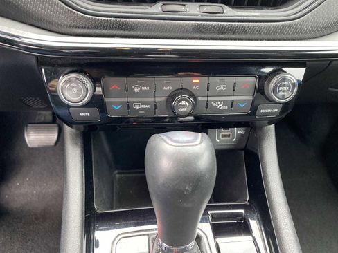 Used 2024 Jeep Compass Trailhawk AWD/4WD image 18