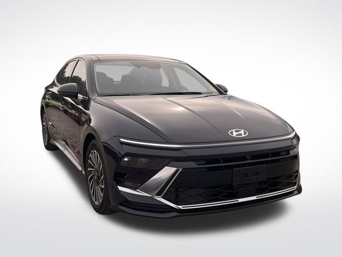 New 2025 Hyundai Sonata Limited image 2