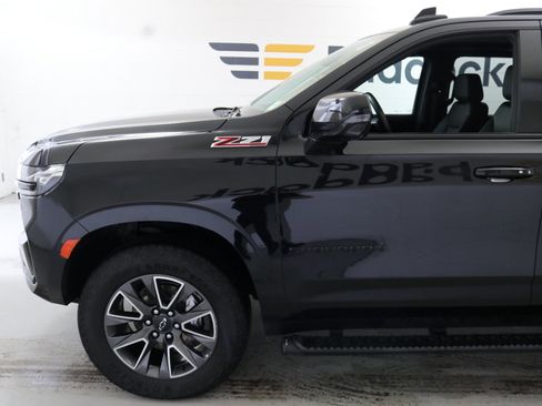 Used 2023 Chevrolet Suburban Z71 w/ Luxury Package image 4