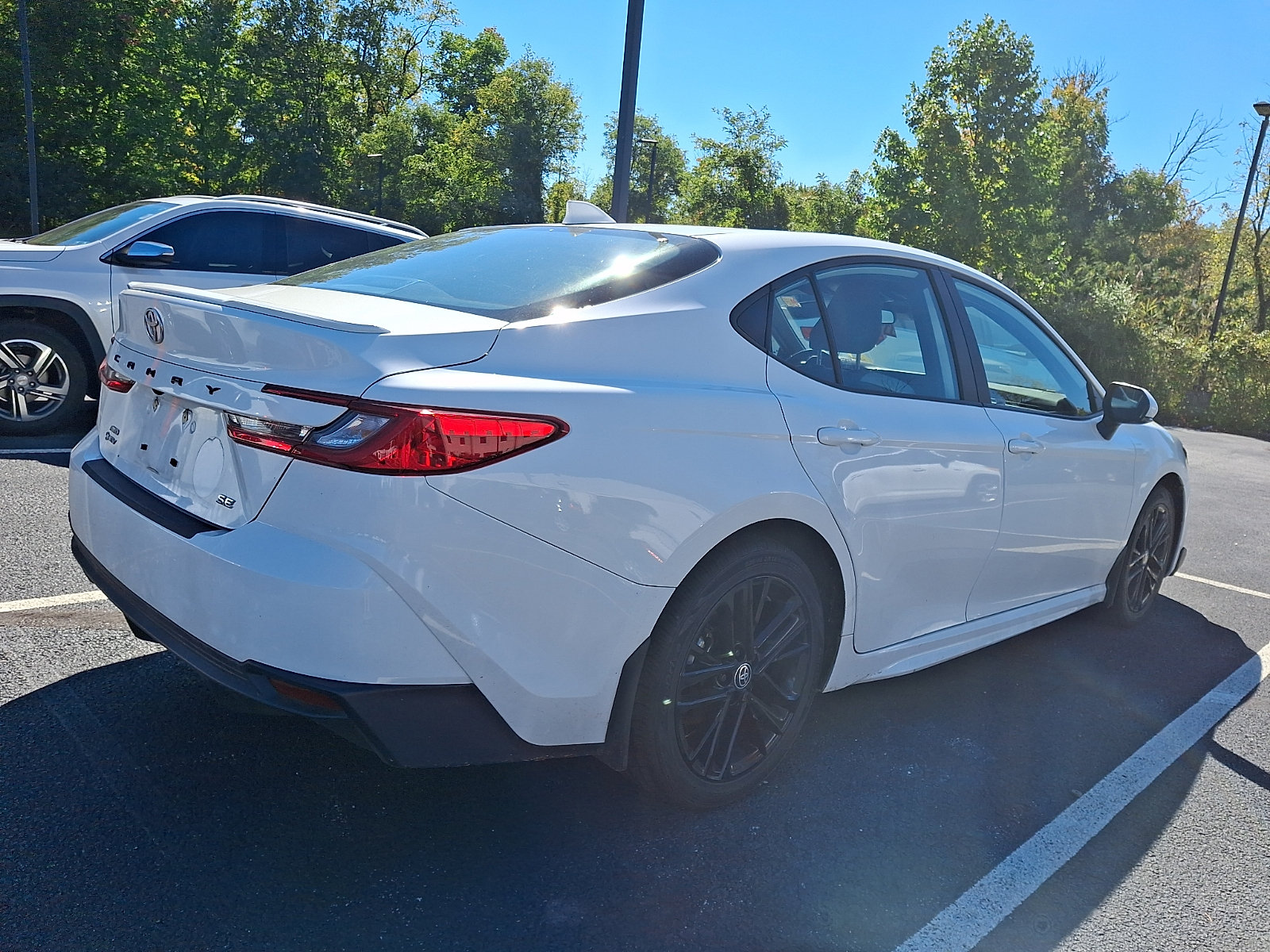 Used 2025 Toyota Camry SE AWD/4WD image 4