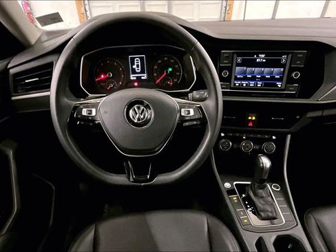 Used 2020 Volkswagen Jetta SE w/ SE Cold Weather Package image 5