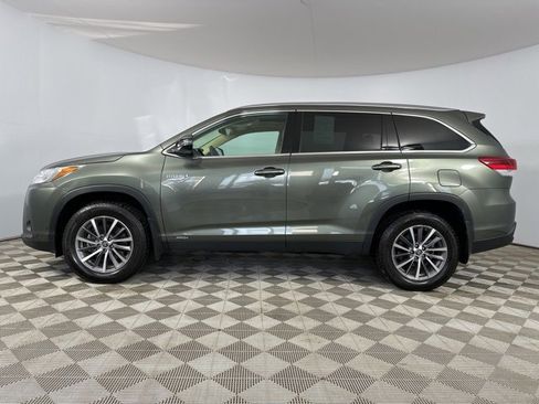 Used 2019 Toyota Highlander XLE image 4