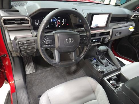 Used 2025 Toyota Tacoma SR5 AWD/4WD image 18