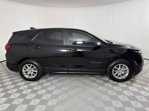 Used 2022 Chevrolet Equinox LS image 4