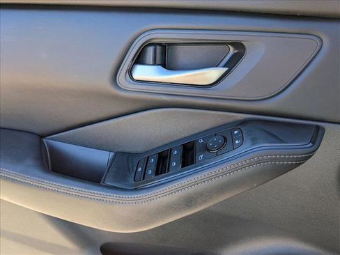 Used 2024 Nissan Rogue SV image 16