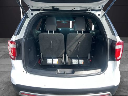 Used 2017 Ford Explorer XLT AWD/4WD image 10