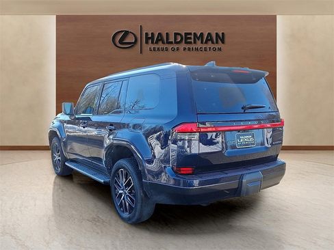 Used 2025 Lexus GX 550 image 4