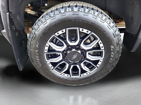 Used 2024 Chevrolet Silverado 3500 LTZ w/ LTZ Convenience Package AWD/4WD image 10