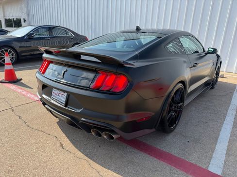 Used 2022 Ford Mustang Shelby GT500 w/ Carbon Fibre Track Pack RWD image 7