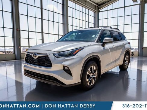 Used 2023 Toyota Highlander XLE FWD image 33