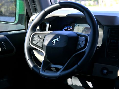 Used 2022 Ford Bronco Wildtrak image 11