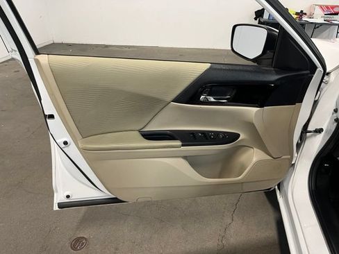 Used 2016 Honda Accord LX image 23