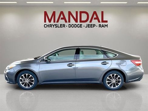 Used 2017 Toyota Avalon XLE Premium image 9