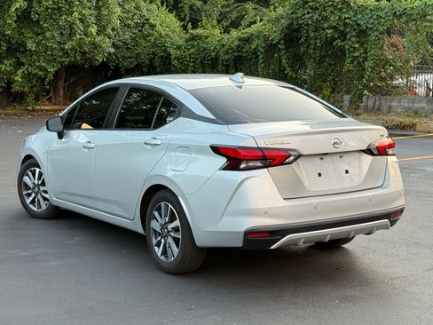 Used 2020 Nissan Versa SV image 3