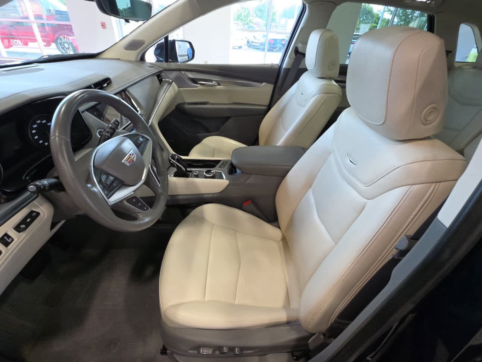 Used 2025 Cadillac XT5 Premium Luxury w/ Technology Package AWD/4WD image 15