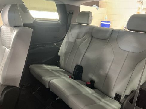 Used 2023 Hyundai Palisade SEL w/ Winter Package image 14