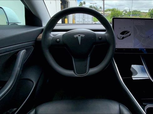 Used 2020 Tesla Model 3 Standard Range Plus RWD image 5