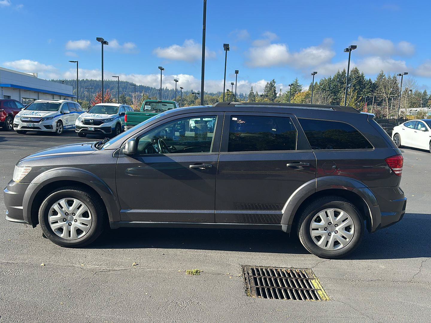 Used 2020 Dodge Journey SE w/ SE Popular Equipment Group FWD image 2