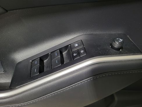 Used 2023 Toyota Highlander XLE AWD/4WD image 21