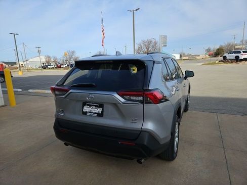 Used 2019 Toyota RAV4 LE image 7