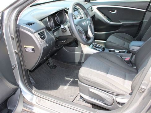 Used 2016 Hyundai Elantra GT FWD image 11