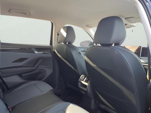 New 2026 Volkswagen Tiguan SE image 12