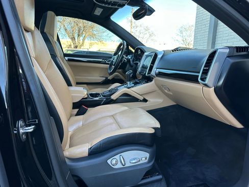 Used 2018 Porsche Cayenne Platinum Edition image 23