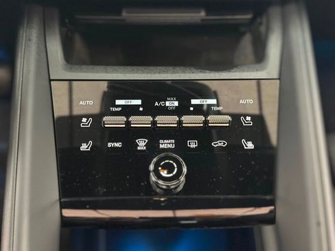 Used 2024 Porsche Macan 4 Electric w/ Premium Package image 36