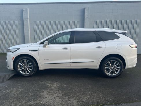 Used 2024 Buick Enclave Avenir image 4