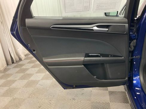 Used 2016 Ford Fusion SE image 32