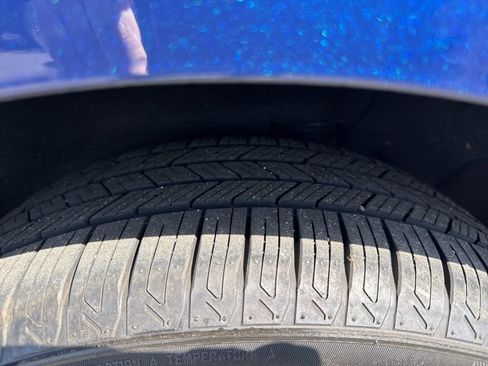 Used 2023 Chevrolet Equinox RS image 35