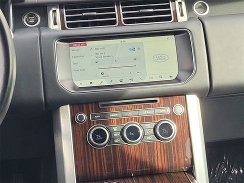 Used 2017 Land Rover Range Rover HSE image 16