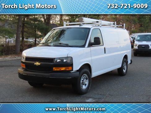 Used 2022 Chevrolet Express 3500 w/ Driver Convenience Package image 1
